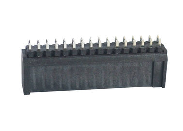 2.54mm ピン男性ヘッダーの黒をはんだ付けするコネクターに乗る32のピン板