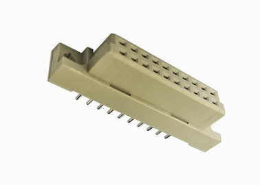 ピンヘッダーに乗る二重列DIN 41612のコネクター板2.54 Mmピッチ