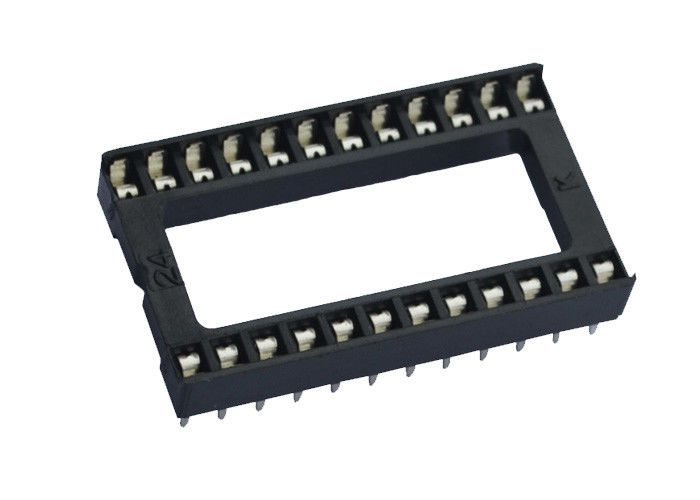 ピッチ15.24mm PCB板コネクターの黒いICのソケットのすくいの角目の列